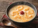 アスタキサンチンたっぷり！海老4尾入り抗老化粥(アンチエイジング)202kcal (海老4尾・海老を粉末にしたものなど)  梅干付（風邪・胃腸炎の回復に お粥小屋 健康お粥専門店）