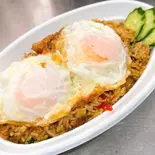 ガパオ炒飯(シーフード)+ダブル目玉焼き ข้าวกะเพราทะเลคลุก+ไข่ดาวแฝด(PINTO)