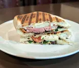 鴨スモークとキャロットラペとチーズのパニーニ（緑青珈琲店）
