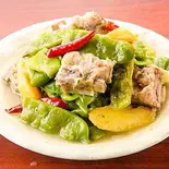 豚スペアリブとインゲンの煮込み(排骨炖豆角)(チャイナ厨房 亀戸駅前店)