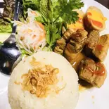 もち米と肉の煮込み XÔI THỊT KHO（ベトナム料理チェーサイン2号レストラン）