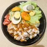 タンドルー焼チキンオーバーライス 温泉卵乗せ 【Tandoor Grilled Chicken Over Rice with Boiled Egg】(チキンオーバーライス&丼日吉店 【DS OVER RICE & BOWL】)