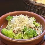 しらすとブロッコリーのアヒージョ (バケット付)（trattoria craft）