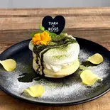 西尾抹茶のパンケーキ(【グルテンフリーとパンケーキのお店】TIARA IN ROSE ティアラインローズ)