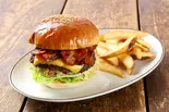 bacon cheeseburger ベーコンチーズバーガー 【フレンチフライ付】(ARMS TAKEOUT & DELIVERY)