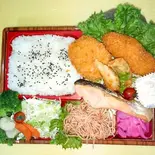 シャケ弁デラックス弁当（てんこもり弁当湊川店）