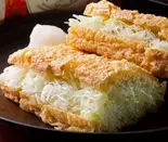 ⑤ジャンボ油揚げ(ねぎ納豆入り)(へぎそば匠 四谷三丁目店)