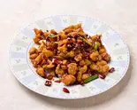 鶏唐揚げと四川山椒唐辛子炒め(【餃子×四川料理専門店】餃子麻辣酒場 新橋駅前店)