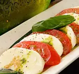 カプレーゼサラダ Caprese salad(SIZZLE Dining)