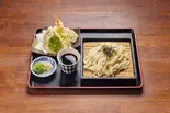 天ぷら付きざるうどん（弁天町 番屋）
