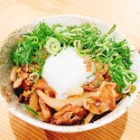 ねぎ温玉豚スタミナ丼【温玉】（【宅配どんぶり】 丼市場）