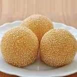 ゴマ団子 Sesame Seed Dumplings（中華料理 三幸苑）