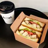 バジルペーストチキン（AVEL CAFE）