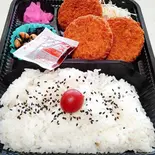 宮崎鶏を使ったメンチカツ弁当（弁当TOMOTAKA）