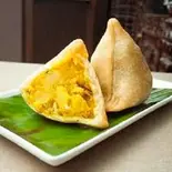 スパイシーカレーコロッケサモサ1P/Samosa1P(インドネパール料理カナパニ吉野町店)