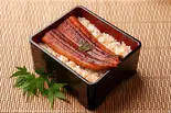 【並】 梅(鰻1/2尾)・うなぎの蒲焼弁当(ごはん大) ガリ、わさび、インスタントのお吸い物、タレ(小)(鰻の成瀬 博多駅南店)