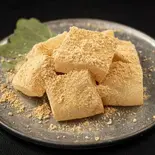 豚亭のわらびもち～きなこ～ Tontei Warabi Mochi Kinako（〈ごはん特盛まで無料〉豚亭 弘明寺店）
