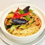 【千歳烏山店名物】秋味茄子とホラパーの焼きそばStirfriedNoodleบะหมี่มะเขือ(スマイルタイランド千歳烏山店)
