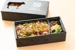 ガツンとした旨さ！  スタミナガーリックカルビ弁当 お肉 1.5倍（牛角 福岡キャナルシティ前店）