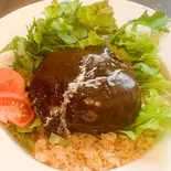 ハンバーグ炒飯（焼肉ビストロギューマ）