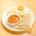 ナン付きカレーライス弁当目玉焼き乗せ（インディアンレストラン ハラルカーナカバブ）