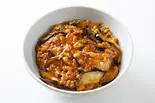 茄子と挽肉の辛子煮丼（味芳斎）