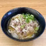 国産牛の肉うどん（ホルモンうどん さくら）