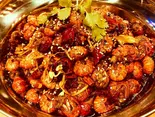 ザリガニ尾のスパイシー香味炒め【麻辣小龍蝦尾】（川覇王）