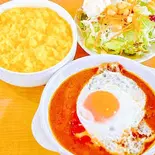 ハンバーグカレー(サラダ付き)/Hamburger Curry(with Salad)（FORK ＆ FIRE DININGBAR）