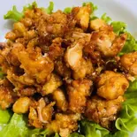 鶏の膝の軟骨揚げる Sụn gà chiên giòn（ベトナム料理SENHONG大久保店）