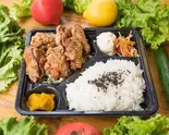 【弁当】ガーリックチキン げんこつうまうま揚げ弁当(大盛無料、みそ汁付)（唐揚兄弟 日本橋本店）