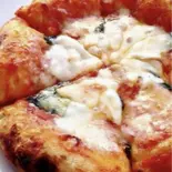 ナポリ風マルゲリータ（究極のハンバーグと釜焼きピザ trinity＆夙川桜庵）