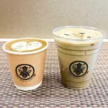 石臼挽き 一番茶のほうじ茶ラテ ( Hot / Iced ) Stone-Ground Premium Hojicha Latte（江戸 WALL CAFE）