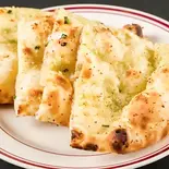 ガーリックナン Garlic Nan（グムティー ヒル インド ネパール レストラン＆バー）