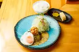 ポークハンバーグ弁当(わさびクリームソース目玉焼きのせ)（花ひらく）