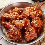ヤンニョムチキン1羽 (大根ピクルス付き)（焼肉韓国料理 東大門）