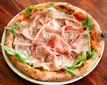 マルゲリータ・プロシュート＆ルッコラ Margherita: Prosciutto ＆ Rucola（トラットリア・ピッツェリア・アミーチ）