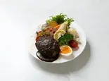 和牛ブレンドビーフ100%ハンバーグと旬野菜の黒デミグラスソースでロコモコライスBOX（Maison Noir SASAOKA）
