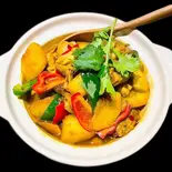飯盒鶏肉味噌煮込み・飯盒黄焖鶏(小尾羊 薬膳しゃぶしゃぶ 巣鴨店)