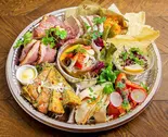 《ホームパーティに》ビストロオードブルプレート(4名様ポーション) Hors d'Oeuvres Plate (Serves 4)（～フランスで人気の塊肉ステーキの名店～ 肉ビストロ サクレフルール日本橋）