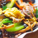 豚肉と玉子とキクラゲの炒め/Fried pork eggs and mushrooms(中華料理 龍門)