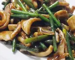 イカとニンニクの芽炒め（中華料理 富記）