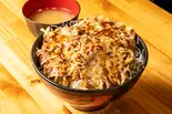 チーズソースカツ丼/CHEESE SOURCE CUTLET DON（キッチン男の晩ごはん女の昼ごはん）