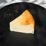 ゴルゴンゾーラとグラナパダーノの濃厚チーズケーキ(グルテンフリー)（SOROR(ソロル) 毎日のデリとお菓子）