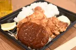 ジューシーBIG唐揚げ＆ハンバーグ弁当（【大盛り無料！！】ジューシー唐揚げ弁当 玉ちゃん食堂）