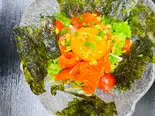 サーモンユッケ(四季旬彩 料理人が魅せる神田和食店 桃源郷)