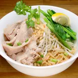 汁なし麺(米麺) ก๋วยเตี๋ยวเส้นเล็กแห้งไก（タイ料理　クルアチャオプラヤー）