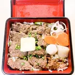 和牛バターカルビ重（盛岡ビビン麵 HM東十条店）