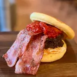 ダブルベーコンバーガー(パンケーキ風)(Grill&Hamburger MonsterSUN)