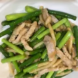 ニンニクの芽炒め（中国飯店 百嘉園）